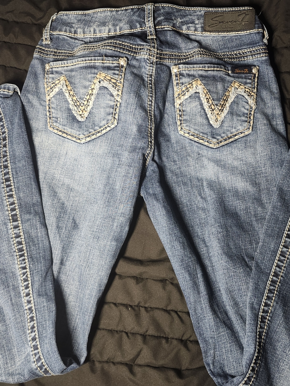 Seven7 Women's Light Blue Washed Skinny Jeans with Embroidered Back Pockets